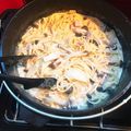 ☆ゆきやま☆'s cooksnap of when they made ダッチオーブンで作るクリームパスタ.