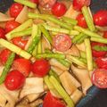 ☆うなさくママ☆'s cooksnap of when they made 鶏がらで！アスパラとミニトマトのみそ炒め.