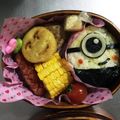 TKERmama's cooksnap of when they made 超簡単 ミニオンキャラ弁.