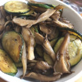 mfmf508's cooksnap of when they made 簡単！ズッキーニと舞茸の麺つゆ炒め.