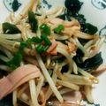 まぶたん's cooksnap of when they made サッポロ一番しょうゆ味☆もやしワカメ丼.