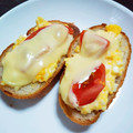 のり子のおかず♪'s cooksnap of when they made ゆで卵とトマトのトースト.