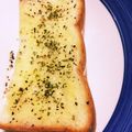 なつ♫'s cooksnap of when they made 簡単！カリカリ絶品のガーリックトースト！.