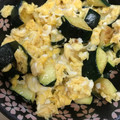 エミンコリニスタ☆'s cooksnap of when they made 簡単絶品・卵とズッキーニの塩炒め.