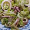 peachpies's cooksnap of when they made 茹でイカとキャベツのマヨごま(油)炒め.