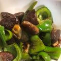 やーしー's cooksnap of when they made ピーマンと椎茸のバター炒め.