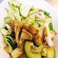 へもとん☆'s cooksnap of when they made ズッキーニと舞茸のガーリック炒め.