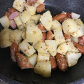 クックE7JAA4☆'s cooksnap of when they made 簡単！ウインナーとジャガイモの炒めもの.