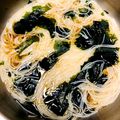 azbjbn's cooksnap of when they made 超簡単♪春雨とワカメのスープ.