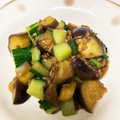 ☆よりかずママ☆'s cooksnap of when they made おばけきゅうりと茄子のそぼろ炒め.