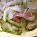 hirokumi93's cooksnap of when they made 簡単！玉ねぎピーマンベーコンの炒め物.