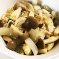 ちづりんも's cooksnap of when they made きのこと玉ねぎのマリネ。.