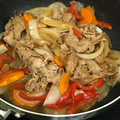 クックQTR827☆'s cooksnap of when they made 玉ねぎも一緒に。簡単！豚肉の生姜焼き♪.