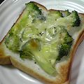 亜久里's cooksnap of when they made 簡単ブロッコリーチーズトースト.