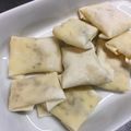 ちゃこ☆★☆'s cooksnap of when they made 餃子の皮でチーズスティック.