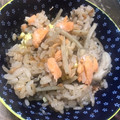 caayoo's cooksnap of when they made ストウブで鮭と舞茸とごぼうの炊き込みご飯.
