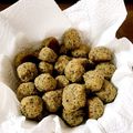 クリちゃん0309's cooksnap of when they made 糖質オフお菓子♪おから黒胡麻きな粉ボール.