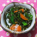 ＊れいぴん＊'s cooksnap of when they made 簡単☆ピーマンと人参のめかぶあえ♪.