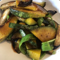 ひとちぃ♡'s cooksnap of when they made 旨タレで♪かぼちゃピーマンなすの素揚げ.