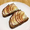 どですかん's cooksnap of when they made 焼きりんごのオープンサンド.