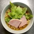 なんなこなんだ's cooksnap of when they made レタスをぽいっ！と入れた醤油ラーメン.