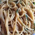 あき818's cooksnap of when they made 簡単☆激ウマにんにくと大葉の和風パスタ.