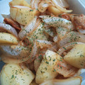 りりティー's cooksnap of when they made 鶏皮とじゃがいものにんにくバター炒め.