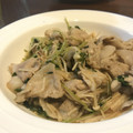 クック590XVV☆'s cooksnap of when they made 巻かないよ！豆苗とエノキの豚肉炒め！.
