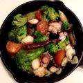 caruga's cooksnap of when they made 絶品！タコとマイタケのアヒージョ.