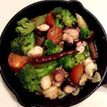 caruga's cooksnap of when they made 絶品！タコとマイタケのアヒージョ.