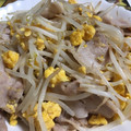初心者みみ's cooksnap of when they made 豚バラともやしと卵の炒め物.