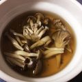 vivianto's cooksnap of when they made ランチに しめじ 舞茸の コンソメスープ.