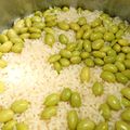 ぴぃ❤'s cooksnap of when they made 《圧力鍋使用》枝豆ごはん.