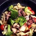 caruga's cooksnap of when they made 簡単、トマトとイカのアヒージョ.