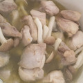 ケロ子ぐんそう's cooksnap of when they made お手軽簡単☆鶏もも肉としめじのアヒージョ.