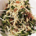 HappyYumi's cooksnap of when they made 簡単5分☆えのきとかいわれの梅かつお和え.