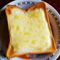 ＊なぁ＊'s cooksnap of when they made 禁断の味…♡練乳マヨチーズトースト.