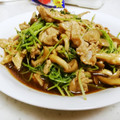 ウィンナ's cooksnap of when they made 豆苗としめじと豚バラの炒めもの.
