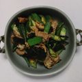 ごにょ's cooksnap of when they made オクラとワカメがメイン☆豚肉の味ぽん炒め.