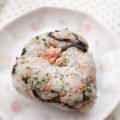 まこさんど's cooksnap of when they made 鮭と塩こんぶと青さのりのおにぎり.