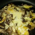 さちぶた♪'s cooksnap of when they made マイタケとチーズの卵とじ.