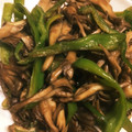 ＊にょにょん＊'s cooksnap of when they made 簡単♪舞茸とピーマン炒め.