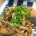 love385's cooksnap of when they made ✿鮭ときのこの焼き南蛮✿.