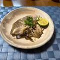 yesmama's cooksnap of when they made 鯛としめじの酒蒸し・小料理屋風.