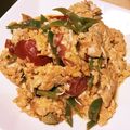 まわりてめくるん's cooksnap of when they made 彩り鮮やかスナップエンドウとトマト卵炒め.