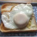 きらり流れ星's cooksnap of when they made 目玉焼トースト.