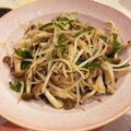 Miporin☆15's cooksnap of when they made シンプル☆もやしとシメジの炒め物.