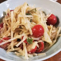 低カロ探検隊's cooksnap of when they made じゃが芋・トマト・シソのごま和え♪.