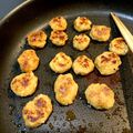 tsujipo's cooksnap of when they made 離乳食中期〜後期☆手づかみ牛肉ハンバーグ.