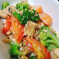 kiosara's cooksnap of when they made 抗酸化効果！鮭缶とトマトブロッコリー炒め.
